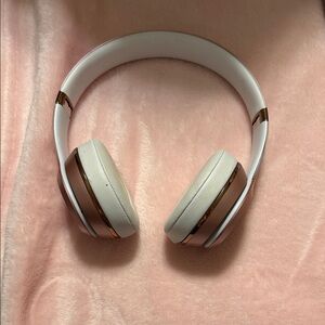 Beats by Dre Over-Ear Headphones - Rose Gold